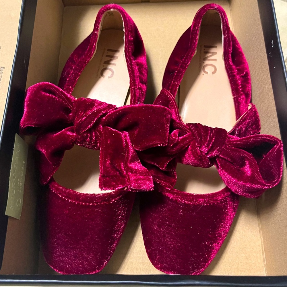INC Bow Flats